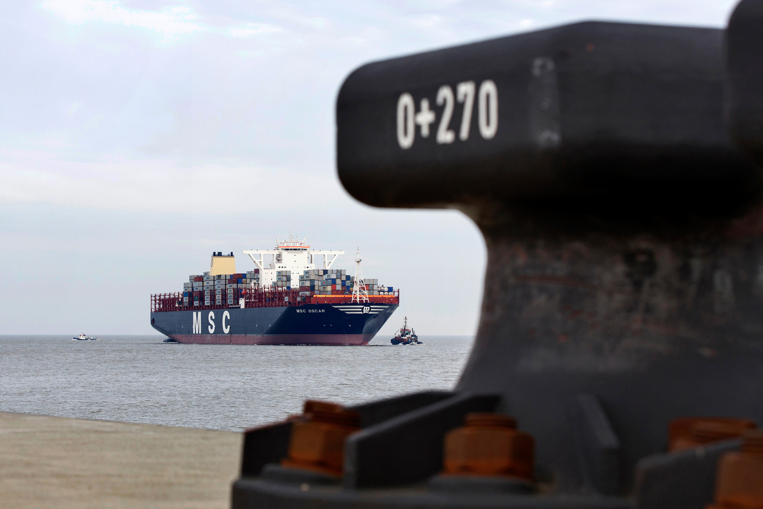 Grösstes Containerschiff der Welt in Wilhelmshaven